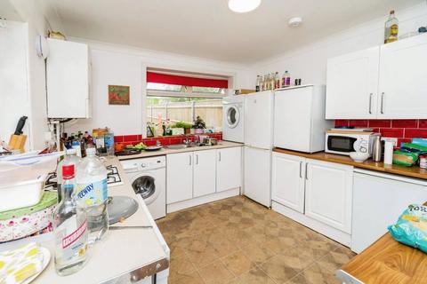 6 bedroom semi-detached house to rent, Portswood Road, Hampshire SO17