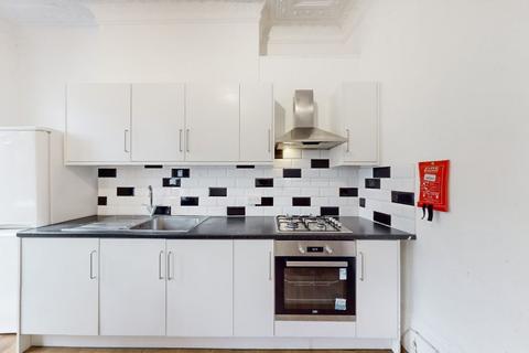 4 bedroom flat to rent, W6