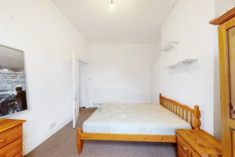 4 bedroom flat to rent, W6