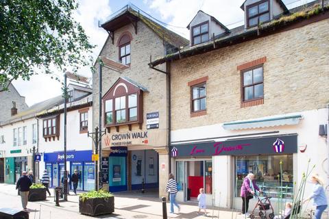 Convenience store to rent, Crown Walk by M, Bicester OX26