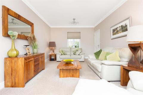 4 bedroom detached house for sale, Heathcliff Avenue, Fairfield SG5 4EY