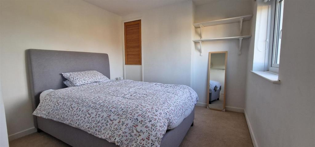 Bedroom 1.jpg