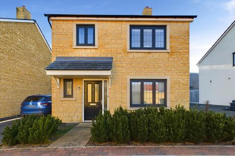 3 bedroom detached house to rent, Kingsfield Leaze, Bradford on Avon BA15