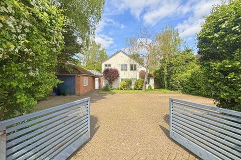Sandy Lane, Richmond, TW10