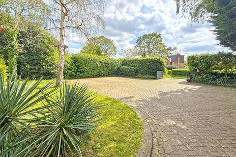 Sandy Lane, Richmond, TW10