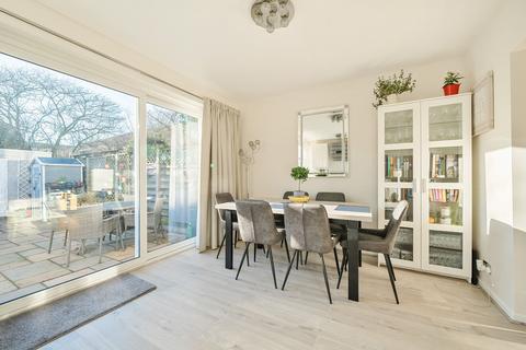 242 Ashburnham Road, Richmond, TW10 7SA
