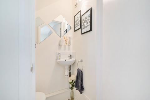 242 Ashburnham Road, Richmond, TW10 7SA