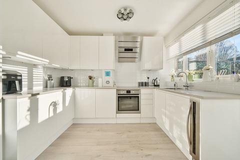242 Ashburnham Road, Richmond, TW10 7SA