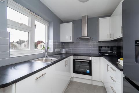 1 bedroom apartment for sale, Thicket Crescent, Sutton