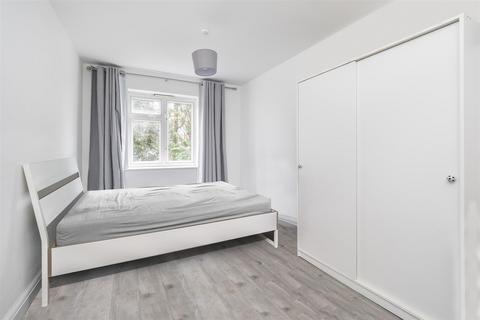 1 bedroom apartment for sale, Thicket Crescent, Sutton
