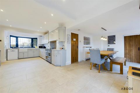 4 bedroom detached house for sale, Stone Road, Bramshall ST14