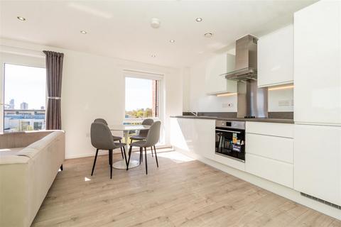 2 bedroom apartment to rent, Empyrean, Salford, M7