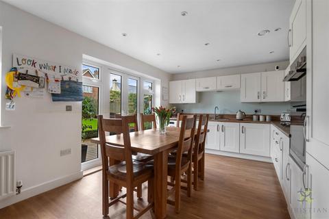 4 bedroom detached house for sale, Station Road, Bretforton WR11