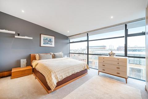 2 bedroom flat for sale, Town Meadow, Brentford