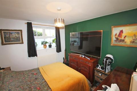 2 bedroom flat for sale, Abrahams Close, Bedford