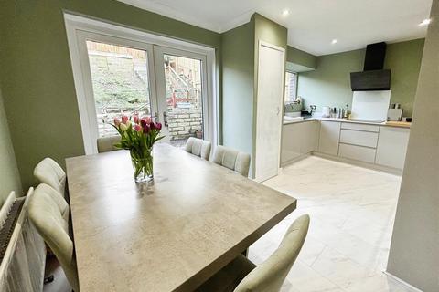30 Thornes Park, Shipley, BD18 1BH