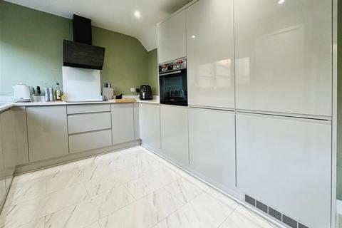 30 Thornes Park, Shipley, BD18 1BH