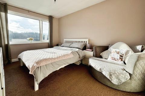 30 Thornes Park, Shipley, BD18 1BH