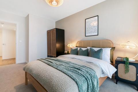 2 bedroom flat for sale, Plot 35 at Laurelwood, Felix Road, Walton-on-Thames KT12