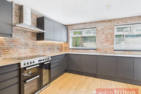6 bedroom semi-detached house to rent, Lower Bevendean Avenue, Brighton