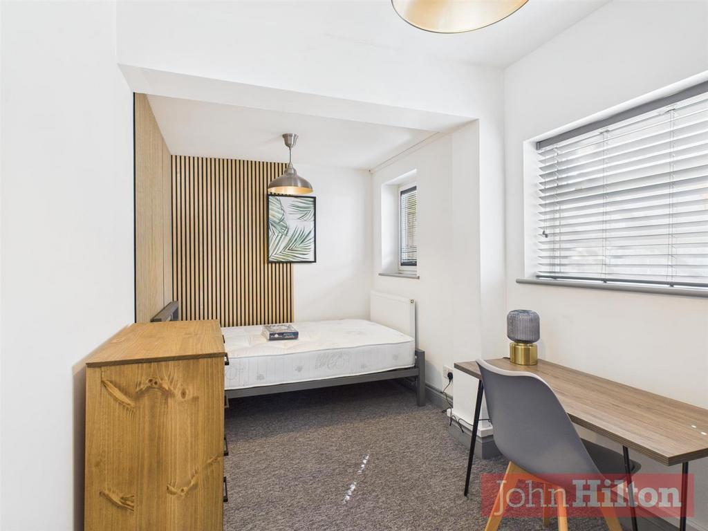 CAM02534 G0-PR0583-STILL008.jpg