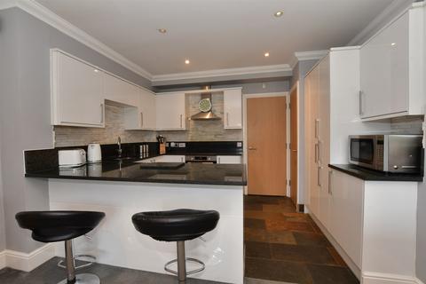 4 bedroom end of terrace house for sale, Norsey Road, Billericay, Essex