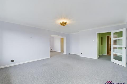 3 bedroom flat for sale, Compton Place, Old Town, Eastbourne, BN21