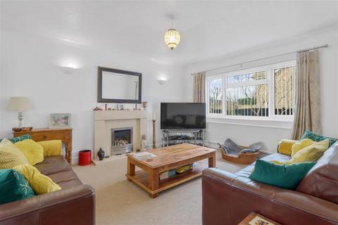 8 Arran Close, Hailsham, BN27 3DZ