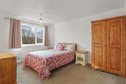 8 Arran Close, Hailsham, BN27 3DZ