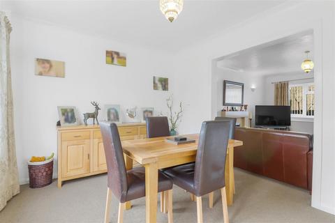 8 Arran Close, Hailsham, BN27 3DZ