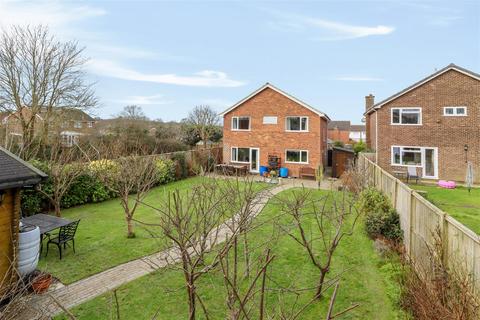 8 Arran Close, Hailsham, BN27 3DZ