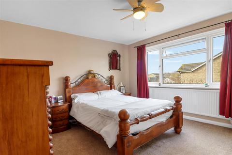8 Arran Close, Hailsham, BN27 3DZ