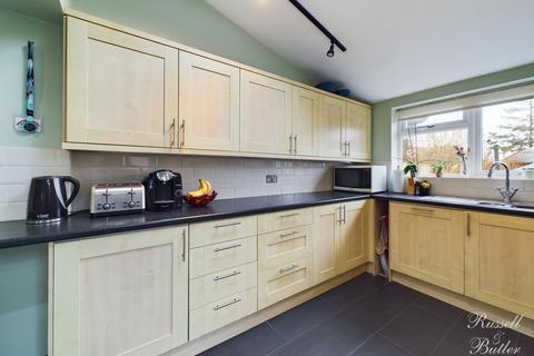 3 bedroom semi-detached house for sale, Overn Avenue, Buckingham