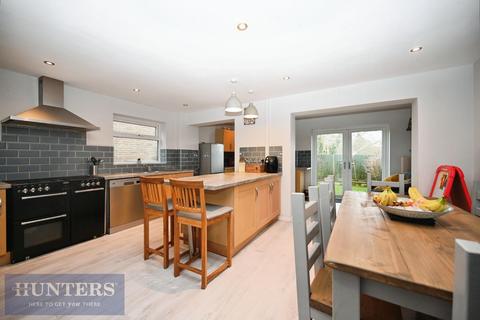 4 bedroom link detached house for sale, Silverdale Avenue, Guiseley, Leeds