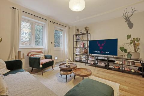 5 Shaw Crescent, London, E14 7BF