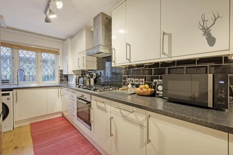 5 Shaw Crescent, London, E14 7BF