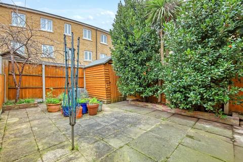 5 Shaw Crescent, London, E14 7BF