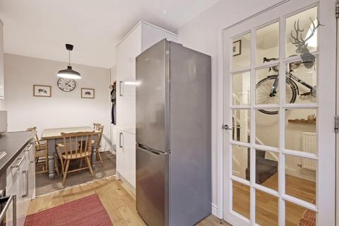 5 Shaw Crescent, London, E14 7BF