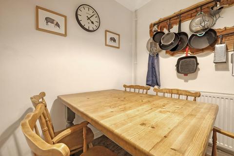 5 Shaw Crescent, London, E14 7BF