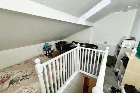 168 Intake Road, Bradford, BD2 3NE