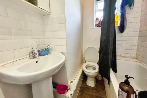 168 Intake Road, Bradford, BD2 3NE