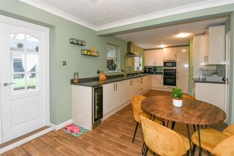 46 Cornbrash Rise, Hilperton, Trowbridge, BA14 7TR