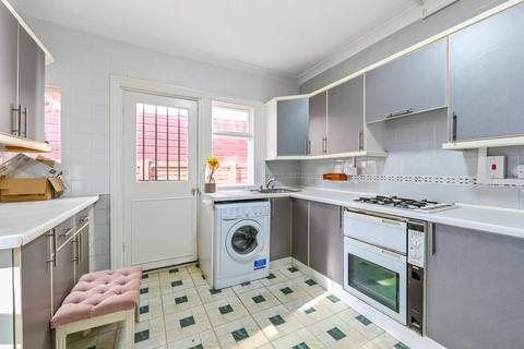 2 bedroom maisonette to rent, Holmleigh Road, Stamford Hill, London, N16