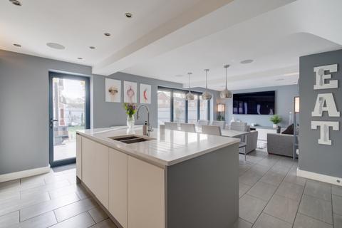 4 bedroom detached house for sale, Charlesworth Avenue, Solihull B90
