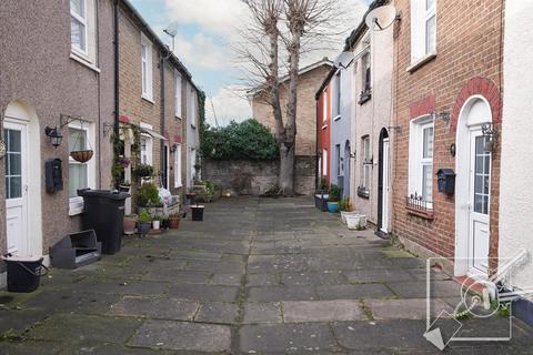 2 bedroom house for sale, Wrotham Road, Gravesend