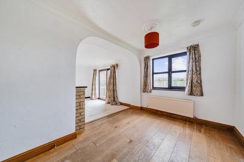 4 Downlands, Longcot, Faringdon, SN7 7TY