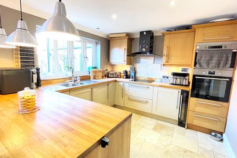 3 bedroom detached house to rent, St Georges Road, Portland