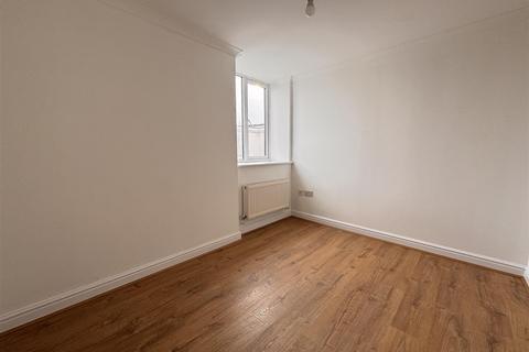 2 bedroom flat to rent, Clarence Street, Swindon SN1