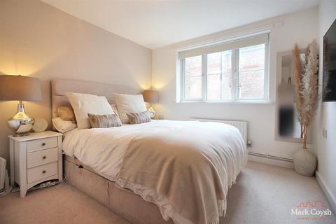 Flat 3, Sandown Court Eastman Way, Epsom, KT19 8FB