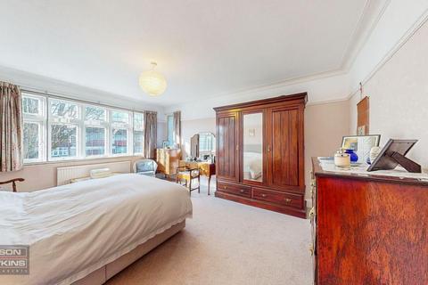 4 bedroom detached house for sale, Shaftesbury Avenue, Harrow HA3
